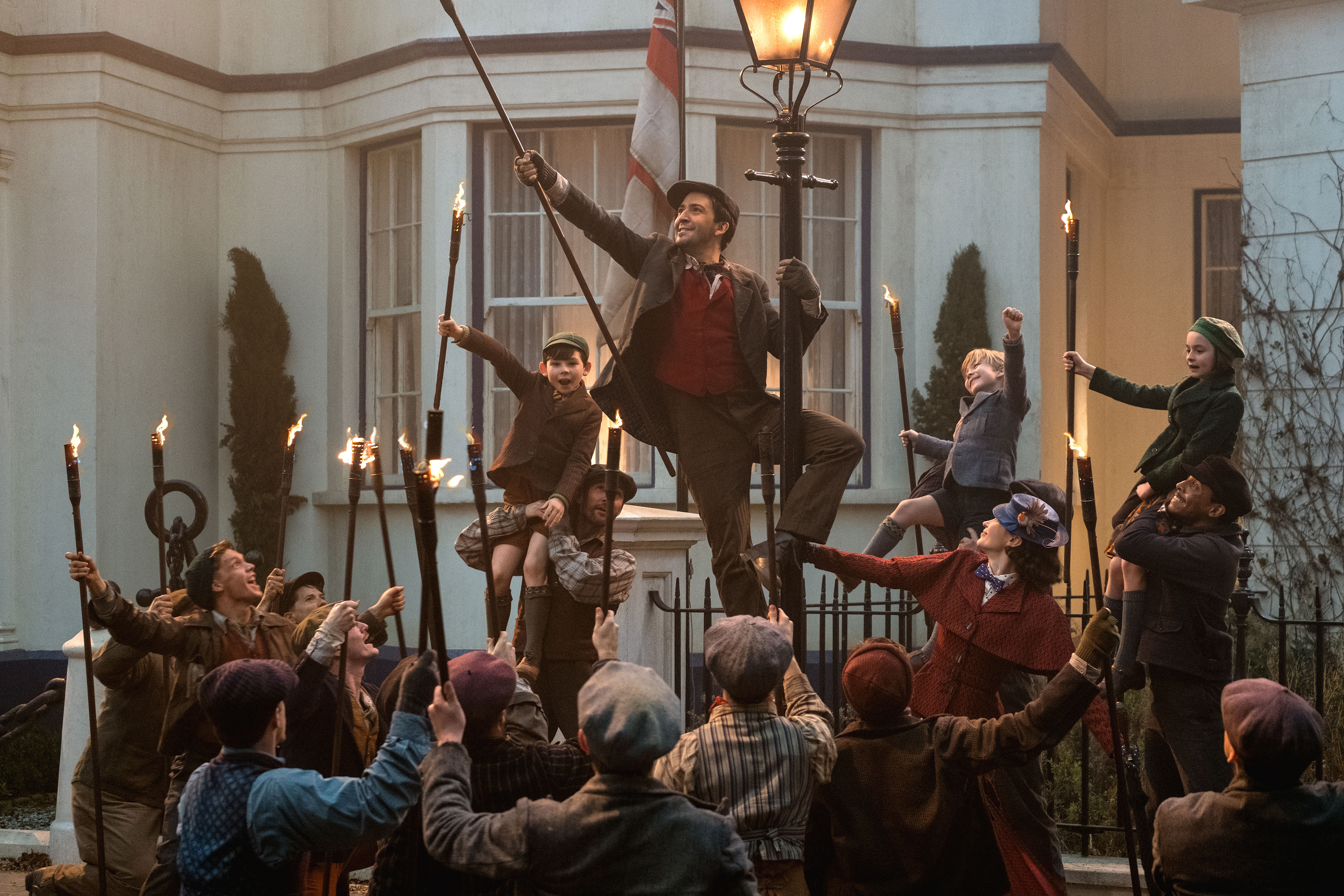 How Lin Manuel Miranda Greeted Angela Lansbury On The Mary Poppins