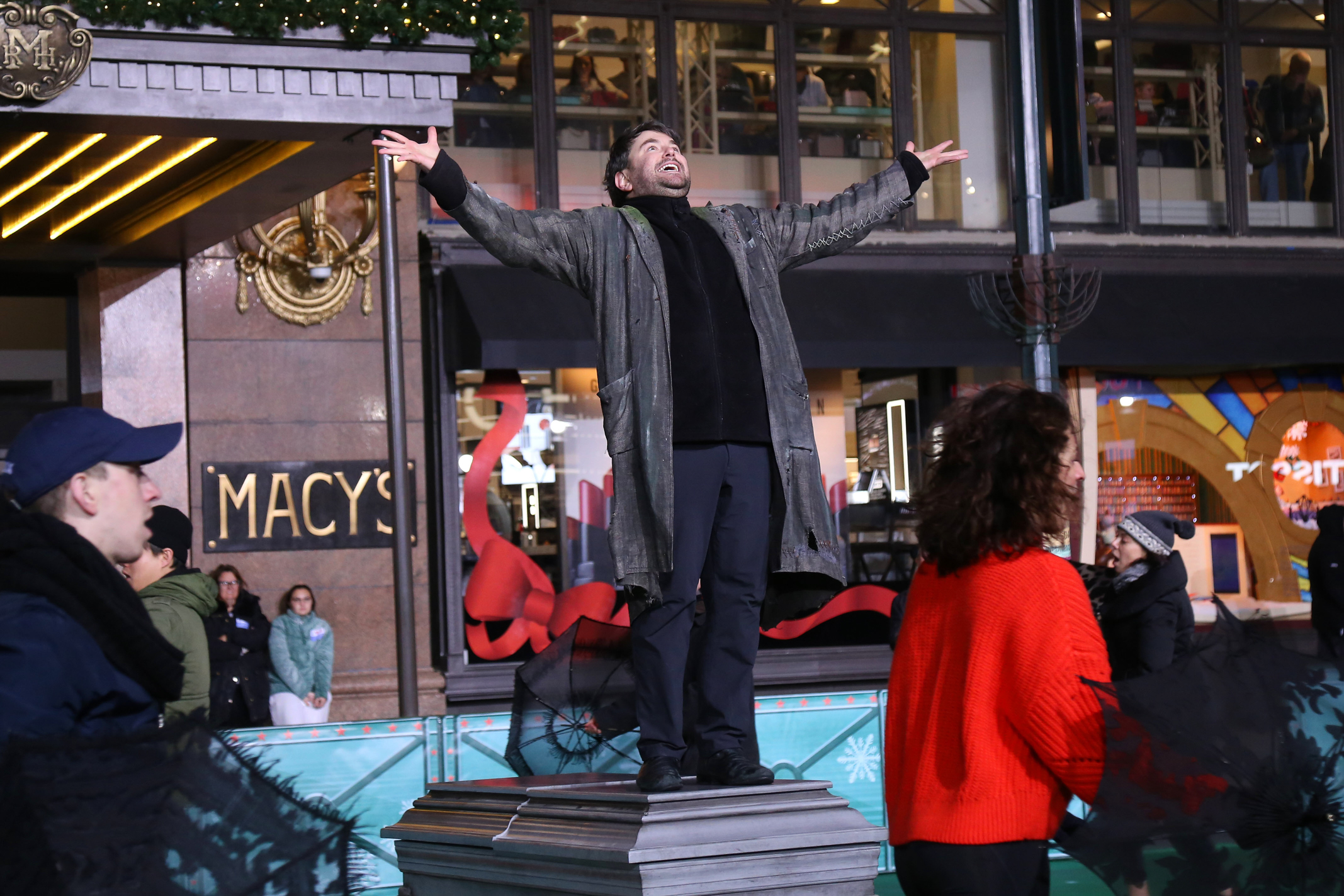 Check Out Stars Of Broadway And Beyond In Rehearsals For The 2019 Macy S Thanksgiving Day Parade Playbill 0 Of 61